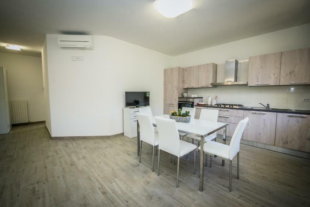 Appartamenti Vicino Al Mare Чивитанова-Марке Экстерьер фото